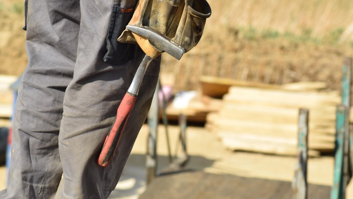 Handyman toolbelt with hammer